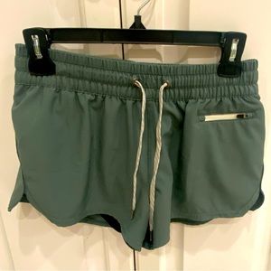 Vuori Clementine Shorts, size Medium